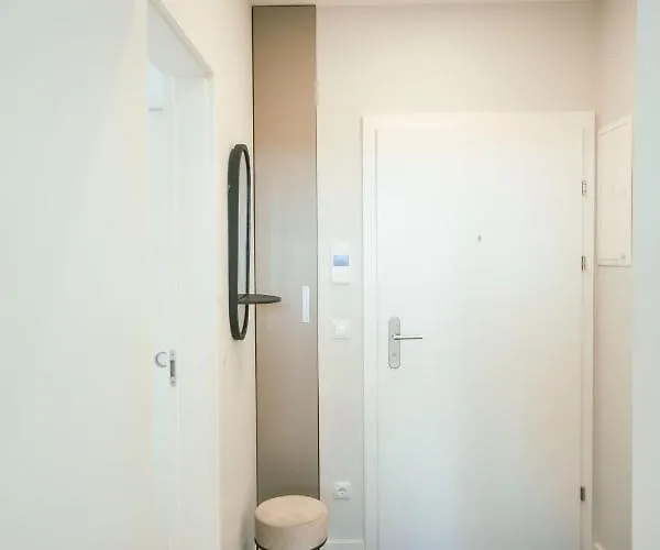 Urban Unit - Nearby Center